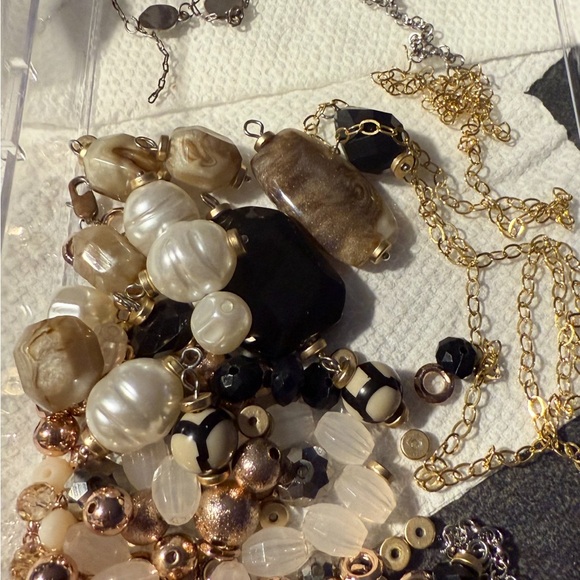 Unique vintage Button and Charm Bracelet with pearl and keys semi precious stone - Picture 10 of 10